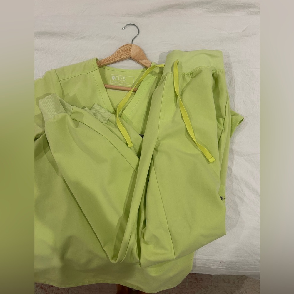 Figs bright Green Scrub Set with Yellow Drawstrings